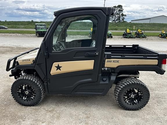 Image of John Deere XUV 835M Honor Edition equipment image 2