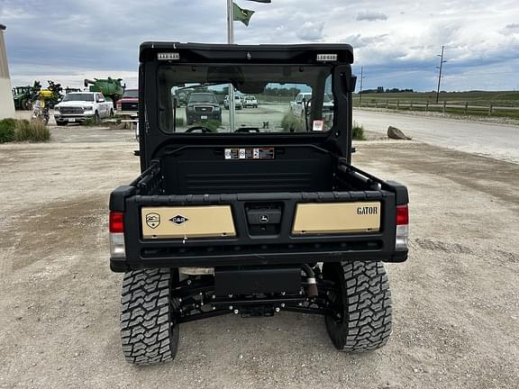 Image of John Deere XUV 835M Honor Edition equipment image 3