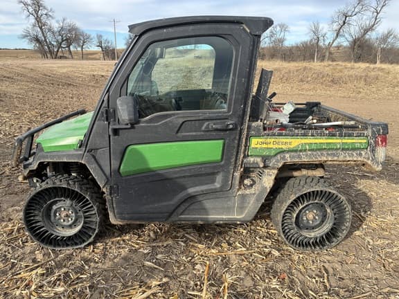 Image of John Deere XUV 835M equipment image 1