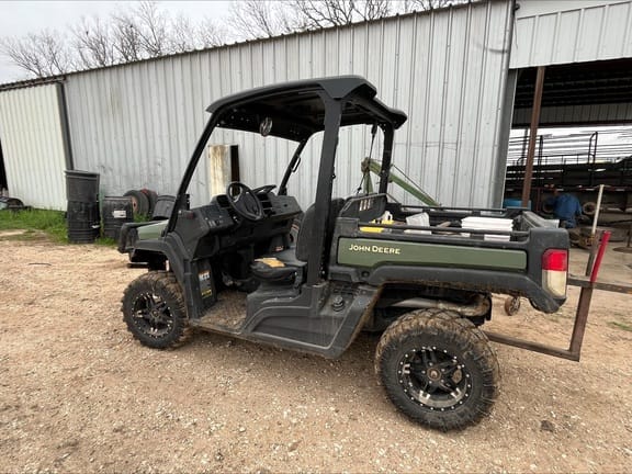 2023 John Deere XUV 835M Equipment Image0