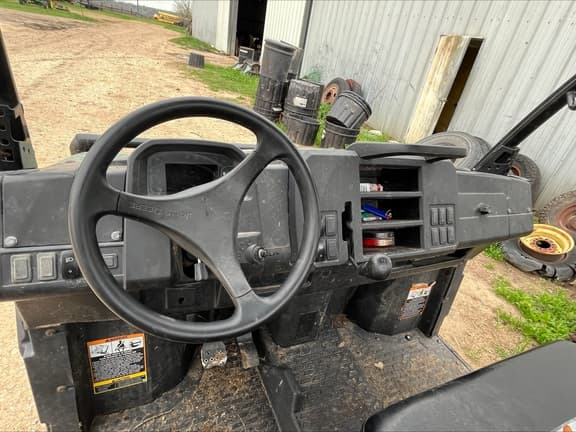 Image of John Deere XUV 835M equipment image 1