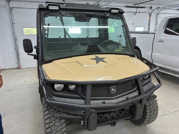 Image of John Deere XUV 835M equipment image 3