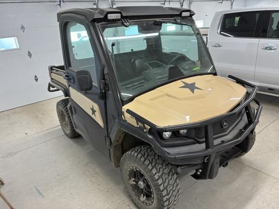 Image of John Deere XUV 835M equipment image 1