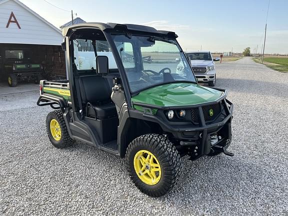 Image of John Deere XUV 835M equipment image 1