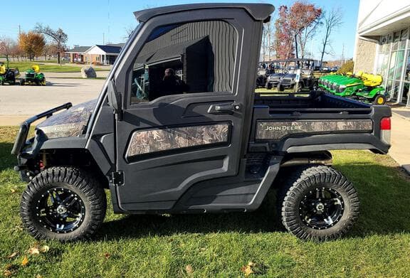 Image of John Deere XUV 835M equipment image 1