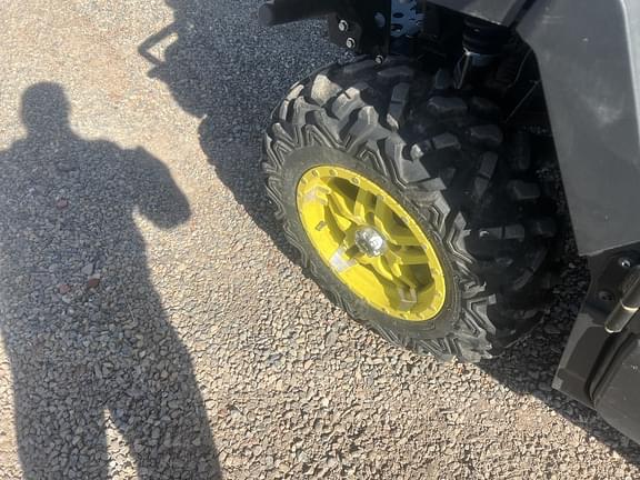 Image of John Deere XUV 835M equipment image 2