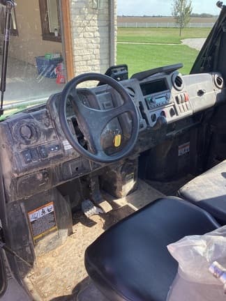 Image of John Deere XUV 835M equipment image 2