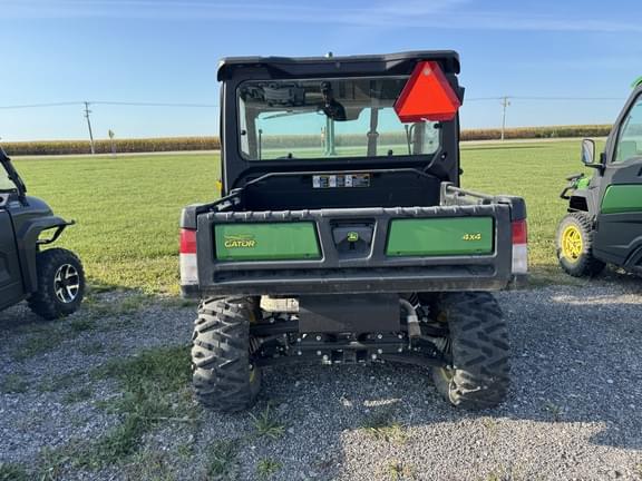Image of John Deere XUV 835M equipment image 4
