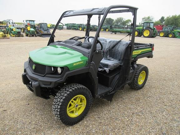 Image of John Deere XUV 835M equipment image 4