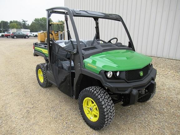 Image of John Deere XUV 835M equipment image 2