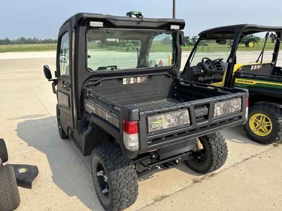 Image of John Deere XUV 835M equipment image 4