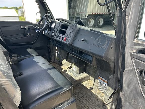 Image of John Deere XUV 835M equipment image 4