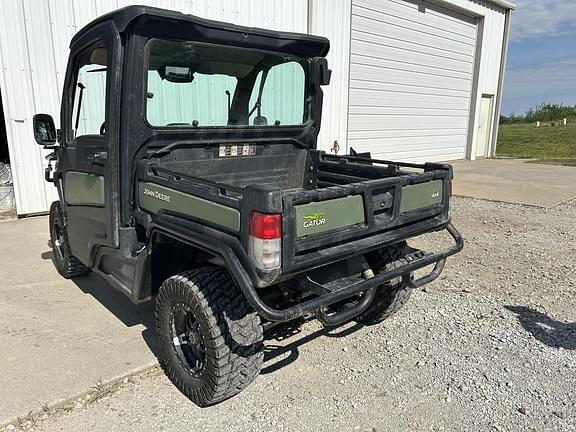 Image of John Deere XUV 835M equipment image 1