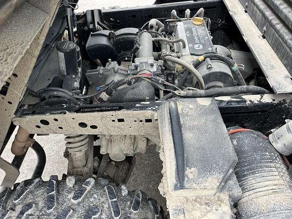 Image of John Deere XUV 835M equipment image 2