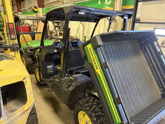 Image of John Deere XUV 835M equipment image 4