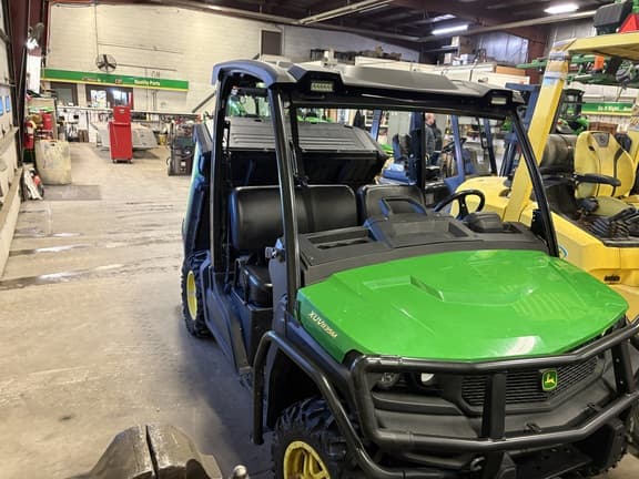 Image of John Deere XUV 835M equipment image 1