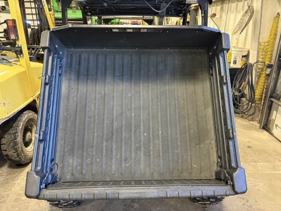 Image of John Deere XUV 835M equipment image 3