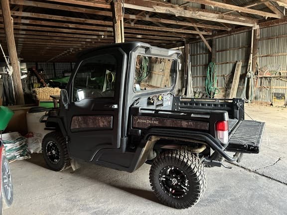 Image of John Deere XUV 835M equipment image 3