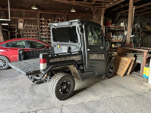 Image of John Deere XUV 835M equipment image 1