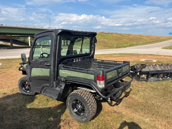 Image of John Deere XUV 835M equipment image 1