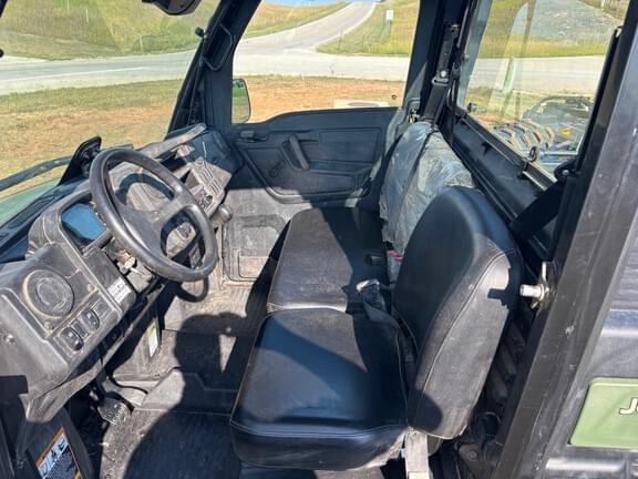Image of John Deere XUV 835M equipment image 4