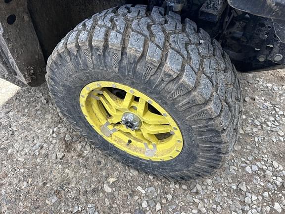 Image of John Deere XUV 835M equipment image 4