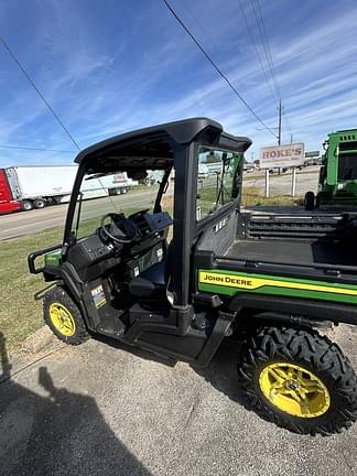 Image of John Deere XUV 835M equipment image 1