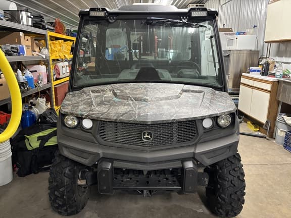 Image of John Deere XUV 835M equipment image 2