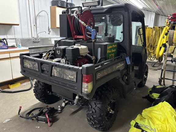 Image of John Deere XUV 835M equipment image 4