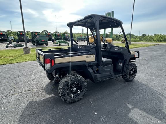 Image of John Deere XUV 835M equipment image 4