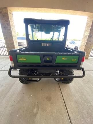 Image of John Deere XUV 835M equipment image 3