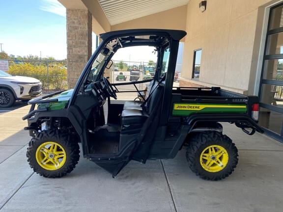 Image of John Deere XUV 835M equipment image 4