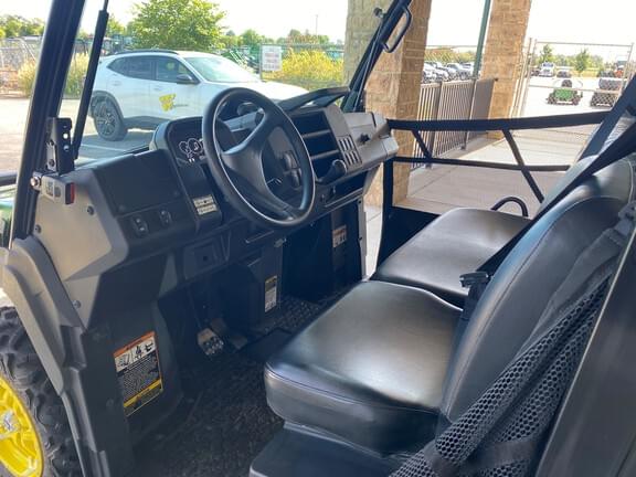 Image of John Deere XUV 835M equipment image 2