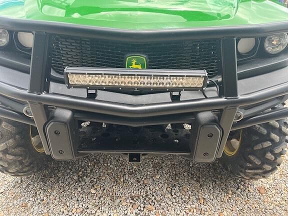 Image of John Deere XUV 835M equipment image 2