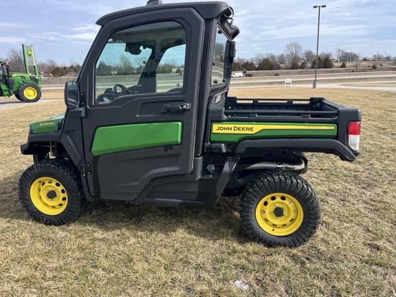 Image of John Deere XUV 835M equipment image 1