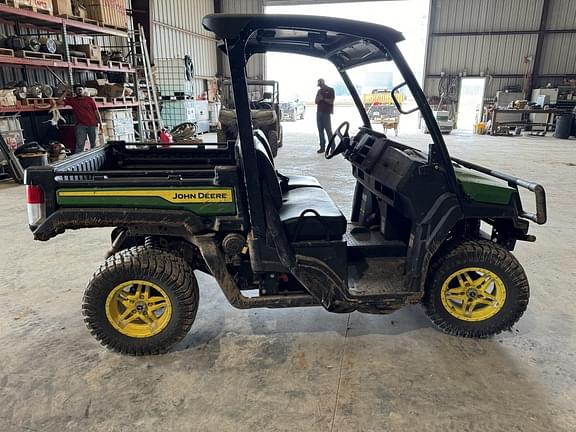 Image of John Deere XUV 835M equipment image 2