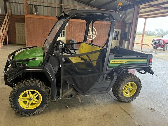 Image of John Deere XUV 835M Primary image