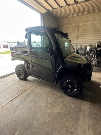 2023 John Deere XUV 835M Equipment Image0