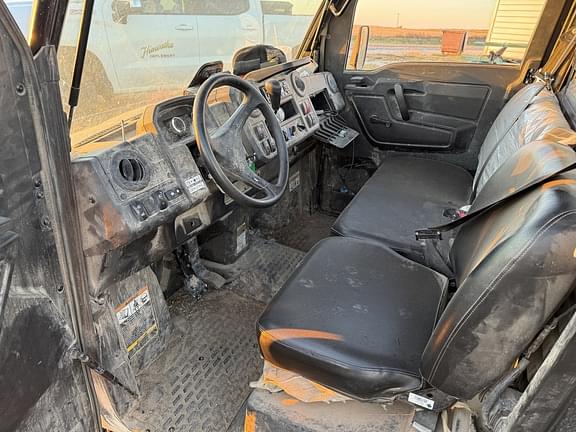 Image of John Deere XUV 835M equipment image 3