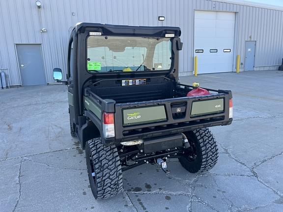Image of John Deere XUV 835M equipment image 3
