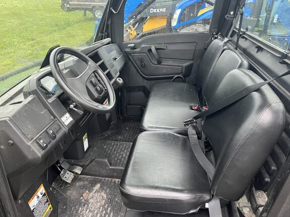 Image of John Deere XUV 835M equipment image 4
