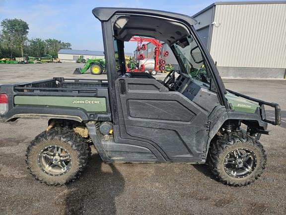 Image of John Deere XUV 835M equipment image 1