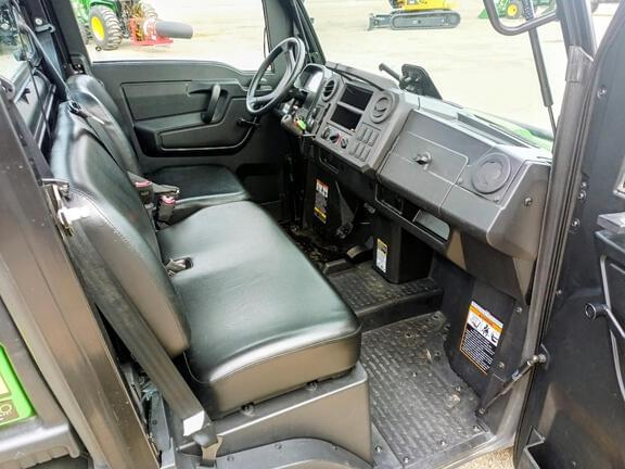 Image of John Deere XUV 835M equipment image 4