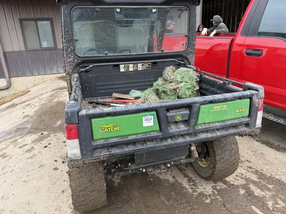 Image of John Deere XUV 835M equipment image 4