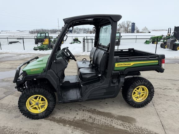 Image of John Deere XUV 835M equipment image 1