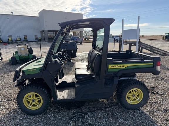 2023 John Deere XUV 835M Equipment Image0