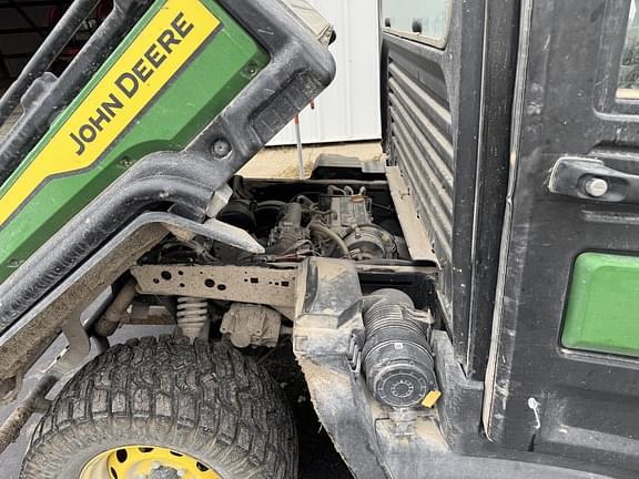 Image of John Deere XUV 835M equipment image 4