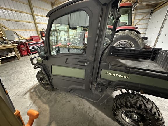 Image of John Deere XUV 835M equipment image 3