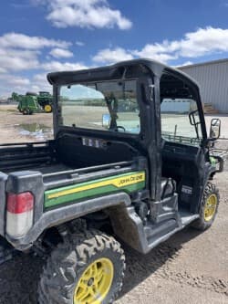 Image of John Deere XUV 835M equipment image 2