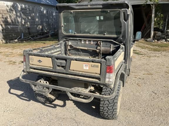Image of John Deere XUV 835M Honor Edition equipment image 3